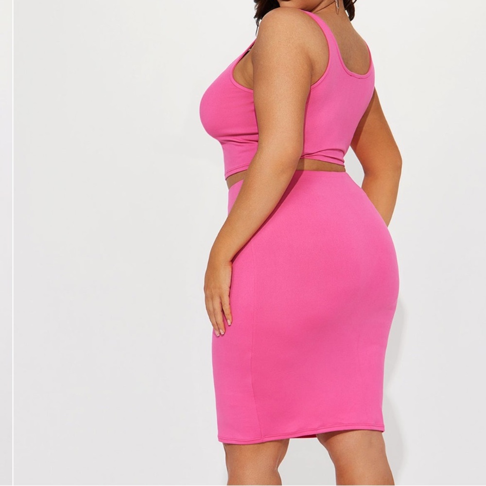 Chic Pink Pencil Skirt and Tank set - Picture 3 of 7